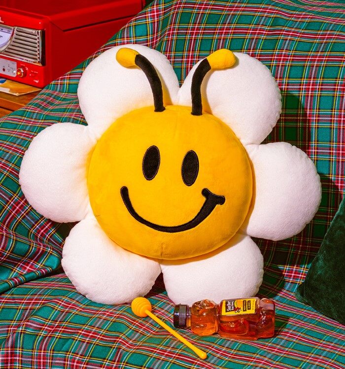 Wiggle Wiggle 蜜蜂花花攬枕加毛氈 Bee Cushion with blanket